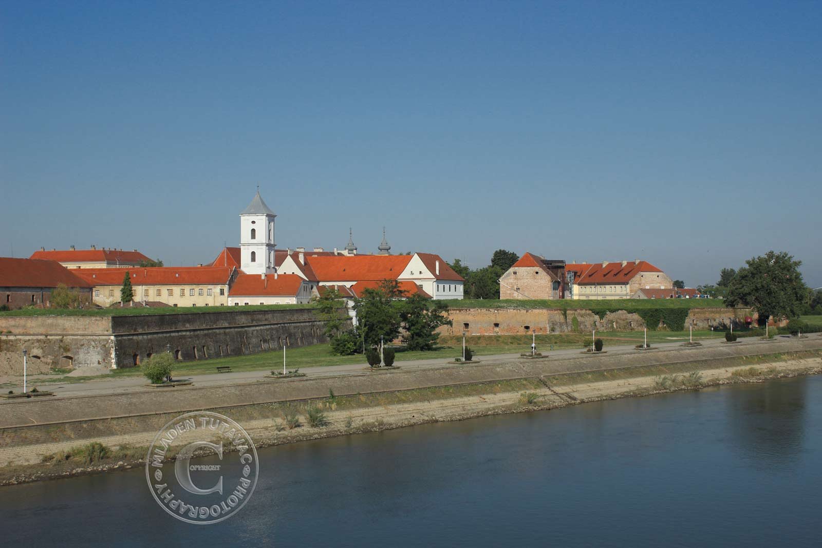 Turistički vodič: Osijek - pogled na Tvrđu s cestovnog mosta