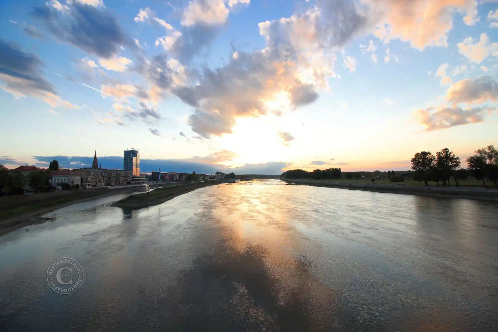 Tour guide:late afternoon oh the river Drava-city of Osijek