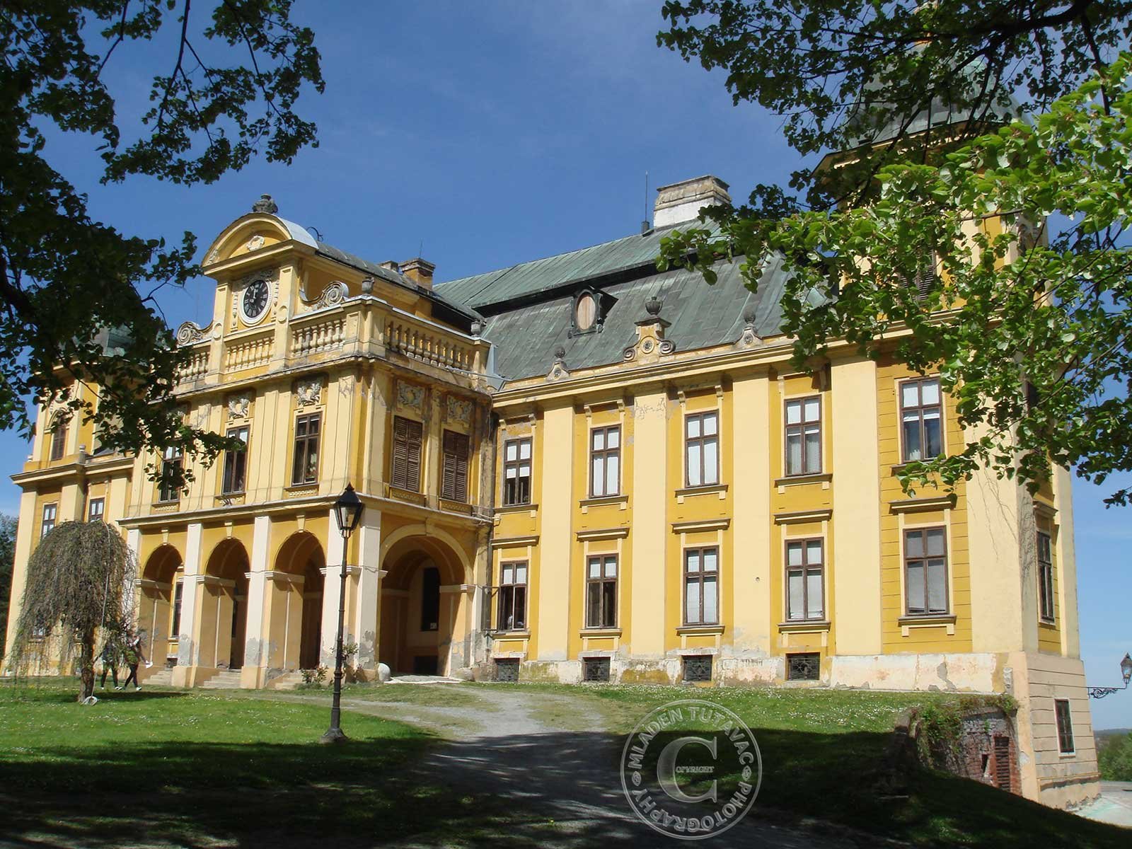turistički vodič:Našice-Veliki dvorac Pejačević, danas regionalni muzej