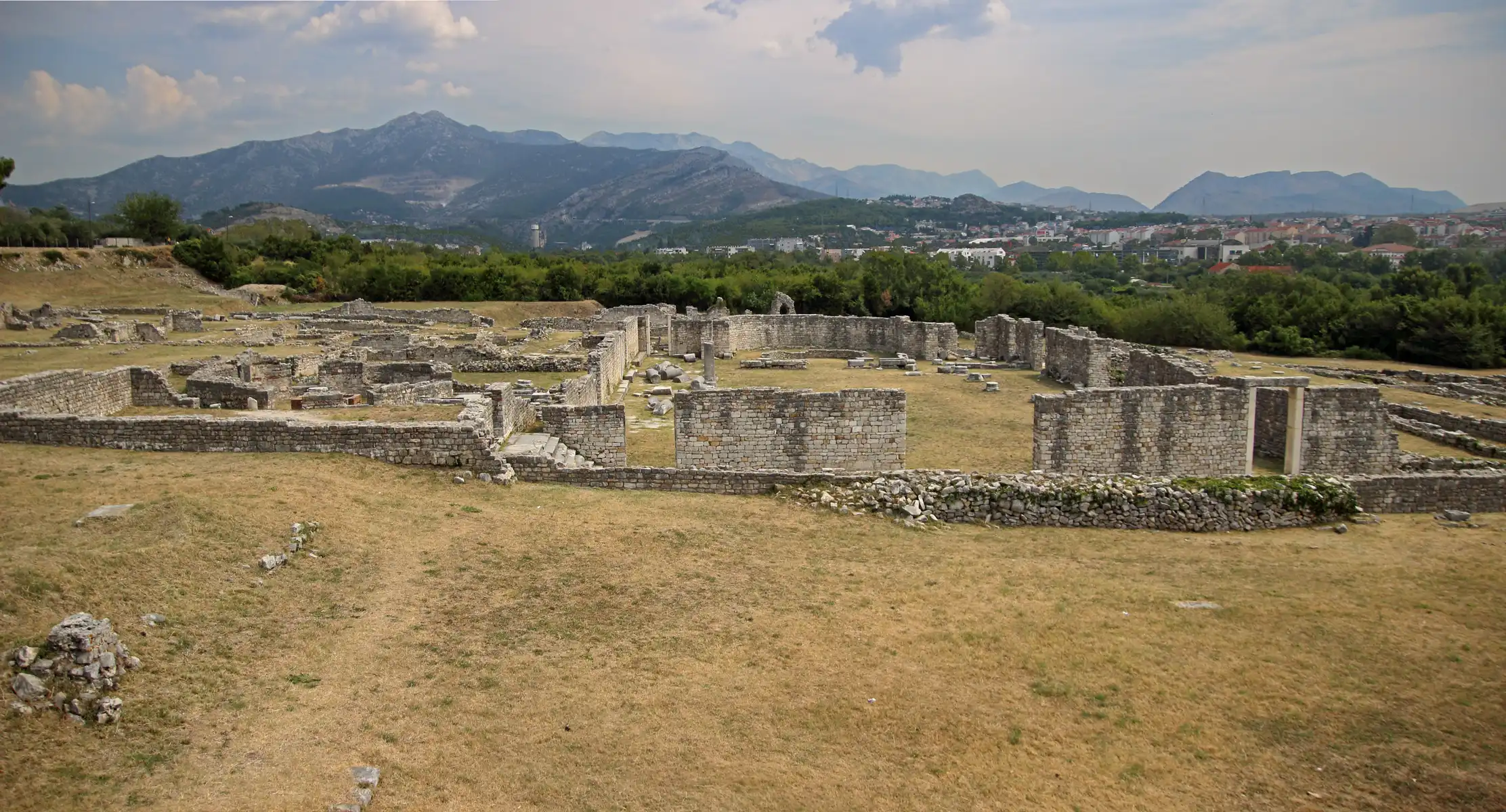 turistički vodič:Salona - Episkopalni centar